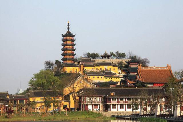  镇江西津古渡  云台阁  金山寺  医疗热矿泉---韦岗温泉（华东独一的氡锶复合温    泉）纯玩五星品质度假 年夜饭3日游