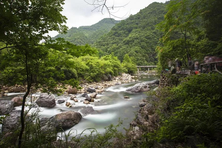   石台牯牛降 大王洞 秀山门博物馆 平天湖（游船）高铁二日游